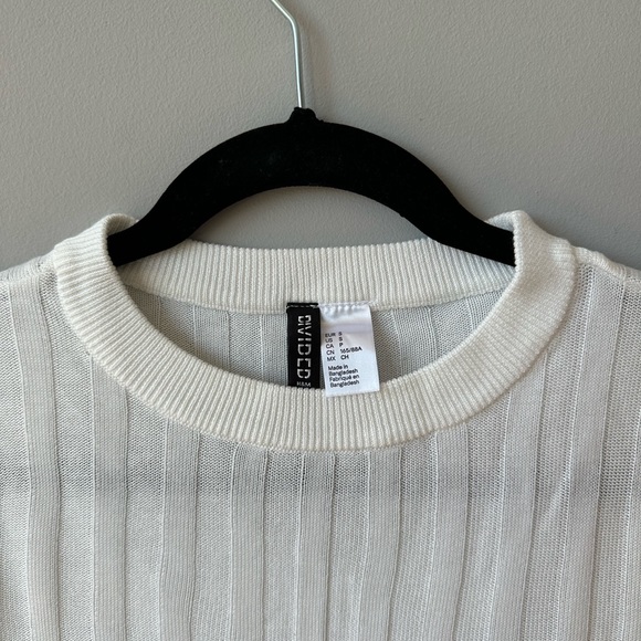 H&M Top 🤍 - Picture 2 of 5